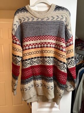 Vintage women’s crew sweater size M
